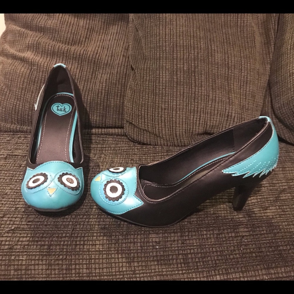 T.U.K. Owl Pumps - Picture 2 of 4